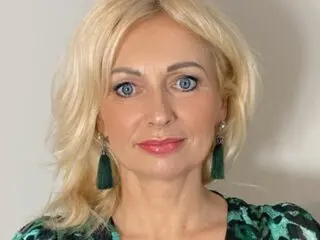 Jasmin CrystalThomson